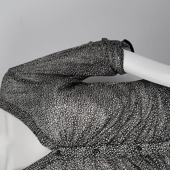 Cabi V Neck Bottom Gethered Placket Blouse - Picture 7 of 16